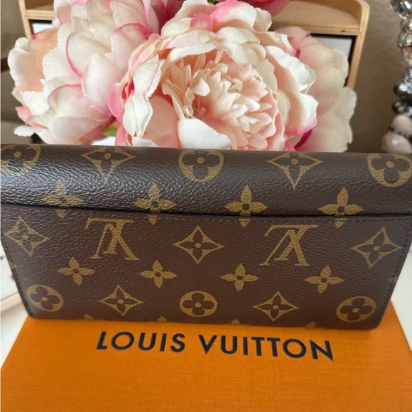 Louis Vuitton Sarah Wallet Rose - Picture 6 of 10